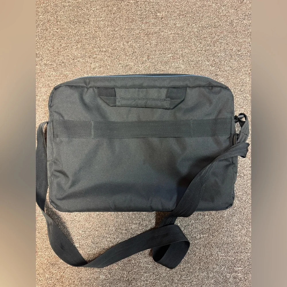 Dell 15” Black Padded Geometric Laptop Messenger Bag